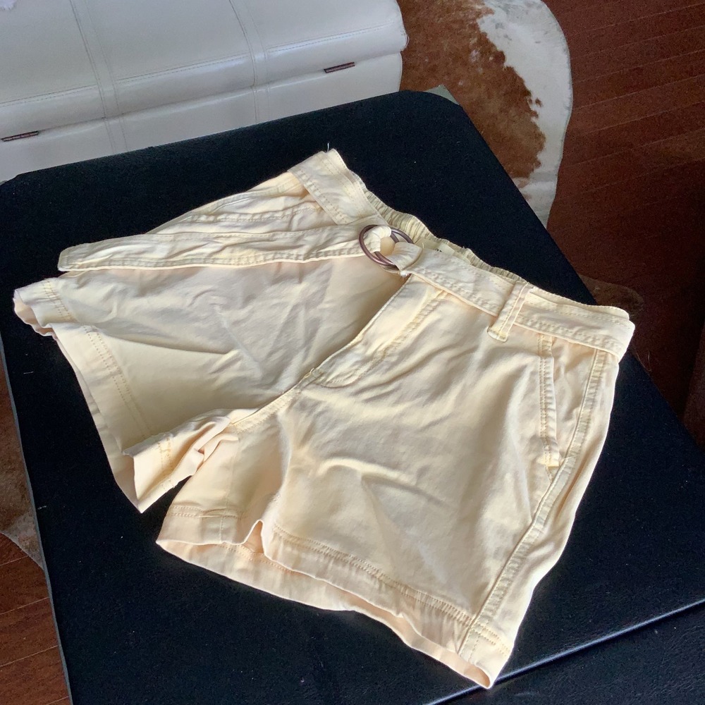 BKE pale yellow shorts‎ size Small